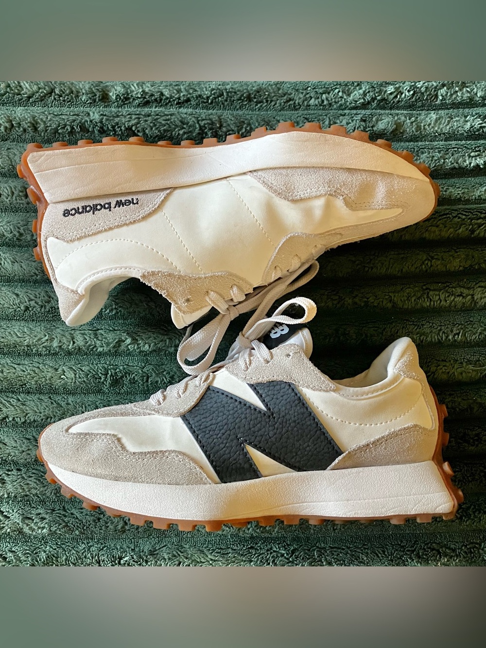 New Balance Classics 327 sneakers
